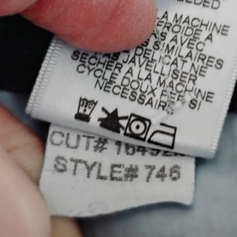 Denim Capris NYDJ Dark Wash Size 6 USA - Picture 12 of 12